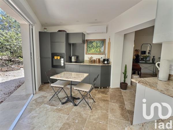 Maison traditionnelle 8 pièces de 179 m² à Bandol (83150)