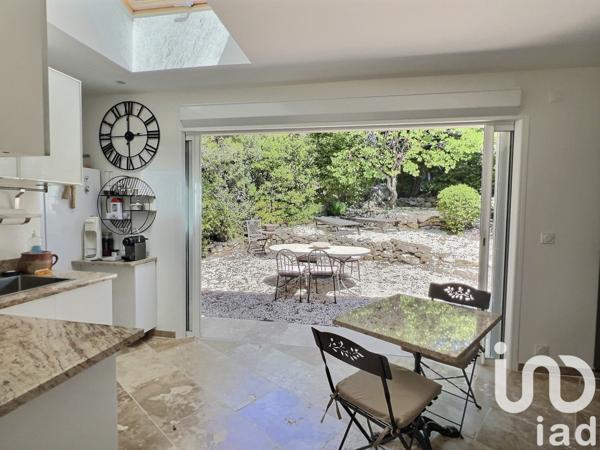 Maison traditionnelle 8 pièces de 179 m² à Bandol (83150)