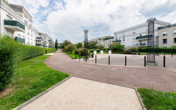 Appartement à vendre    4 pièces • 76 m2 Montévrain