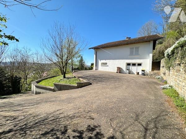 Maison FROTEY LES VESOUL avec grand terrain arboré et 5 chambres avec terrain sur trois niveaux