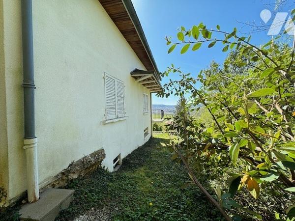 Maison FROTEY LES VESOUL avec grand terrain arboré et 5 chambres avec terrain sur trois niveaux