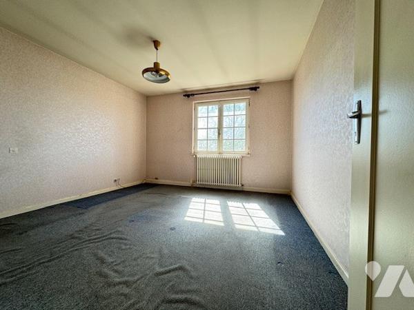 Maison FROTEY LES VESOUL avec grand terrain arboré et 5 chambres avec terrain sur trois niveaux