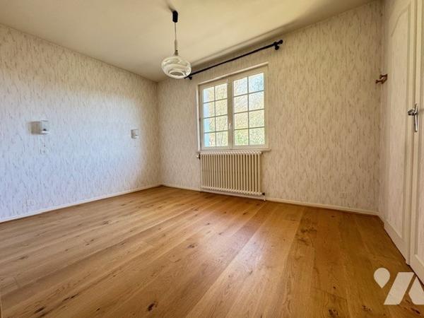 Maison FROTEY LES VESOUL avec grand terrain arboré et 5 chambres avec terrain sur trois niveaux