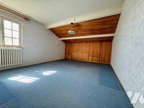 Maison FROTEY LES VESOUL avec grand terrain arboré et 5 chambres avec terrain sur trois niveaux