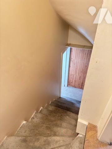 Maison FROTEY LES VESOUL avec grand terrain arboré et 5 chambres avec terrain sur trois niveaux