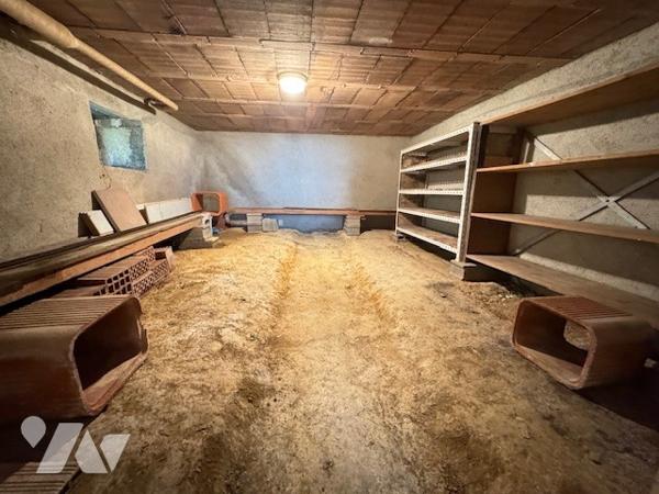 Maison FROTEY LES VESOUL avec grand terrain arboré et 5 chambres avec terrain sur trois niveaux