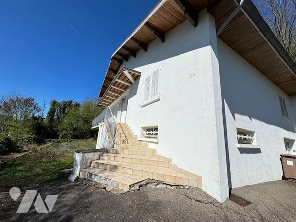 Maison FROTEY LES VESOUL avec grand terrain arboré et 5 chambres avec terrain sur trois niveaux