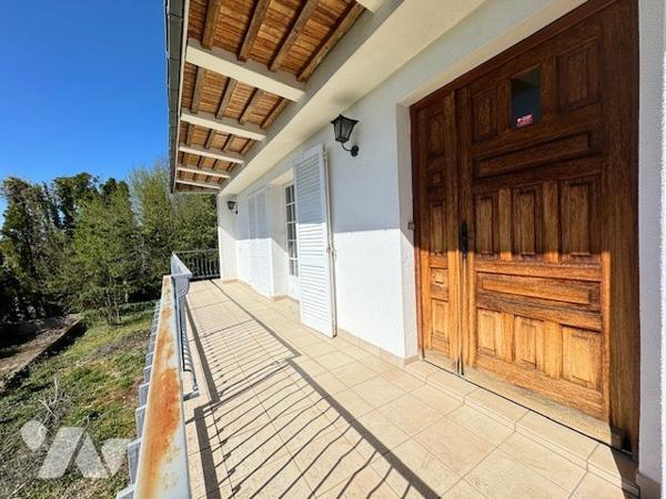 Maison FROTEY LES VESOUL avec grand terrain arboré et 5 chambres avec terrain sur trois niveaux
