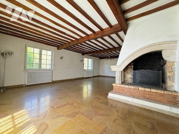 Maison FROTEY LES VESOUL avec grand terrain arboré et 5 chambres avec terrain sur trois niveaux