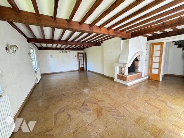 Maison FROTEY LES VESOUL avec grand terrain arboré et 5 chambres avec terrain sur trois niveaux
