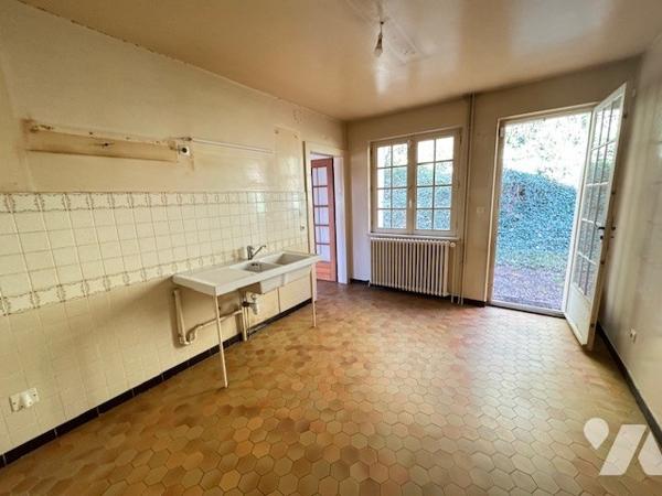 Maison FROTEY LES VESOUL avec grand terrain arboré et 5 chambres avec terrain sur trois niveaux