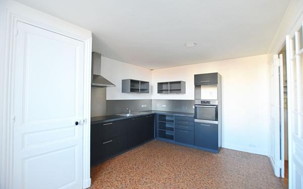 Appartement à vendre    6 pièces • 164,80 m2 Le Coteau