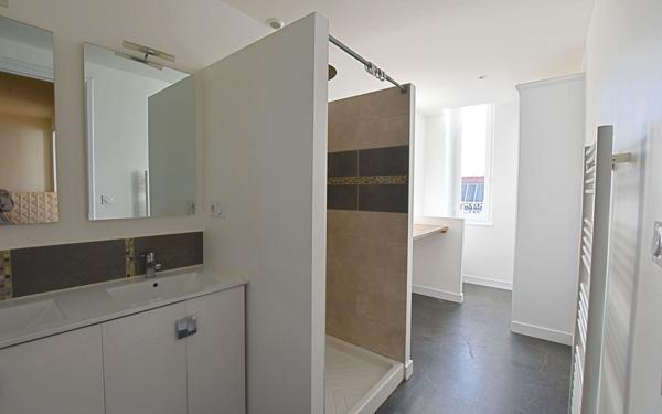 Appartement à vendre    6 pièces • 164,80 m2 Le Coteau