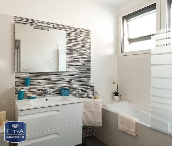 Appartement à louer 3 pièces 62.8m² Saint-Denis (97417)