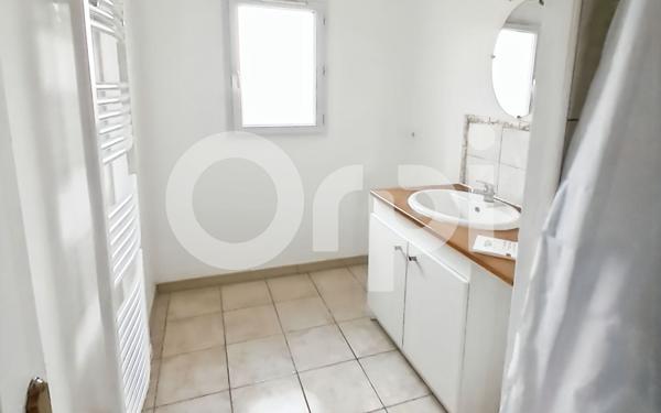 Maison à louer    3 pièces • 50 m2 Ver-sur-Launette