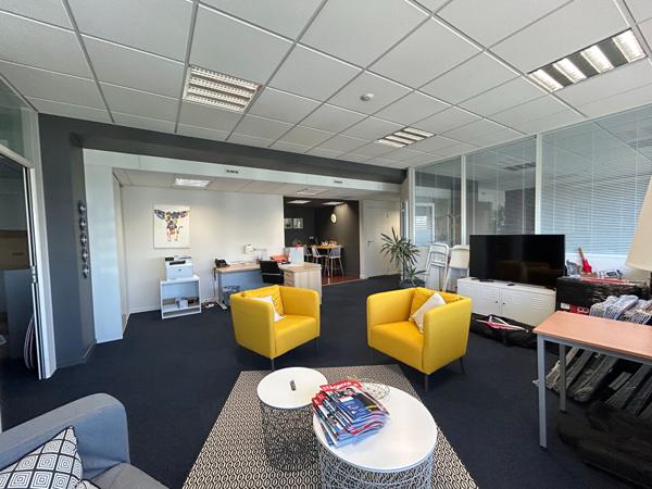 A VENDRE : Beaux bureaux rénovés 127 m2 - NANTES OUEST (intra périph.)