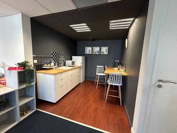 A VENDRE : Beaux bureaux rénovés 127 m2 - NANTES OUEST (intra périph.)