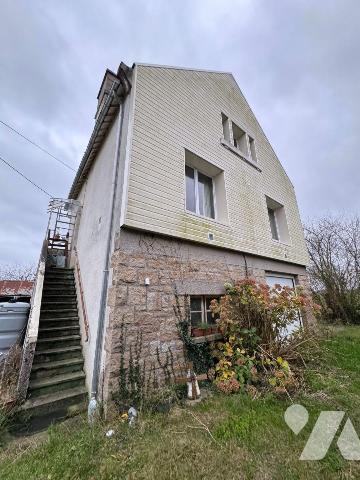 Maison proche de la Baie du Mont Saint Michel.
Une maison à usage d'habitation, comprenant :
...