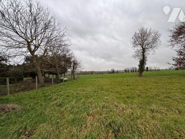 Maison proche de la Baie du Mont Saint Michel.
Une maison à usage d'habitation, comprenant :
...