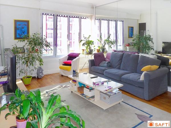 Appartement lumineux de 67 m2 au 5éme étage avec ascenseur.