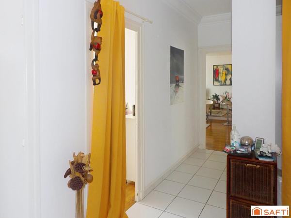 Appartement lumineux de 67 m2 au 5éme étage avec ascenseur.