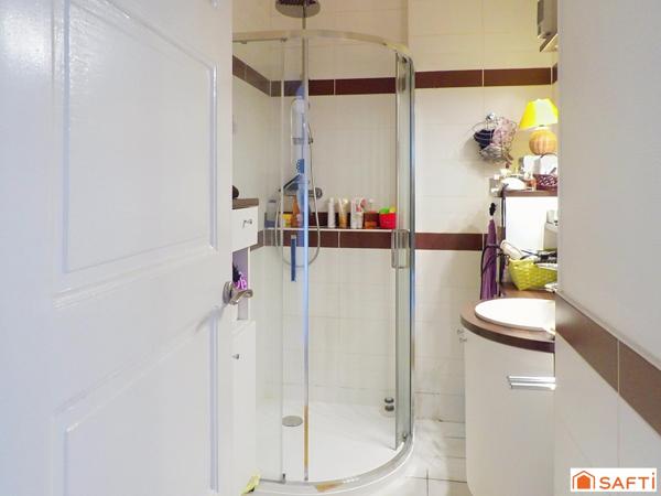 Appartement lumineux de 67 m2 au 5éme étage avec ascenseur.