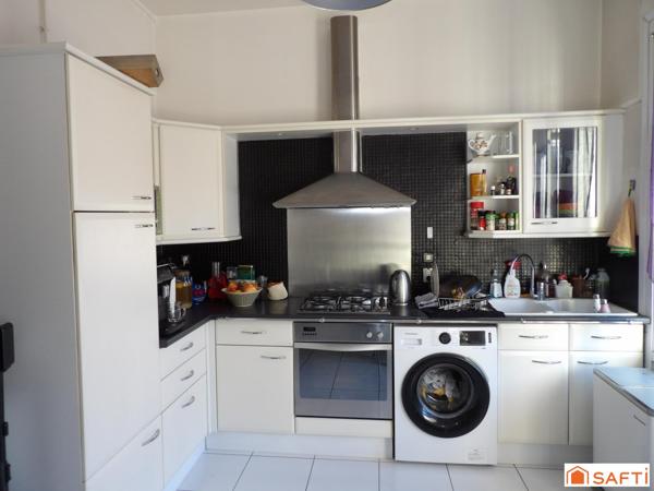 Appartement lumineux de 67 m2 au 5éme étage avec ascenseur.