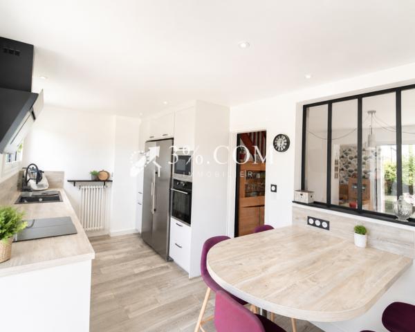 Maison
                                                                                                                                                                                                                                                                                                                        6 pièce(s)                                                                                                                                                                                                          5 chambre(s)                                                                                                                                                                                                          145  m²