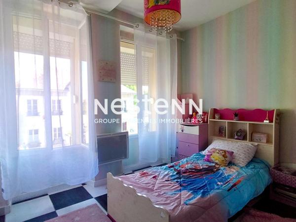 Maison de ville - Nogent Sur Vernisson - 5 pièces 116 m2 - 3 chambres - Grenier aménageable -toit terrasse - jardinet - Atelier - cour - Hangar