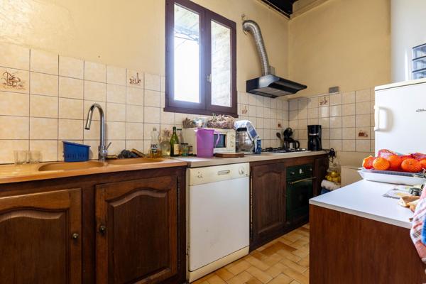 Maison historique – Ancienne partie d’un château + dépendances sur 31 ha