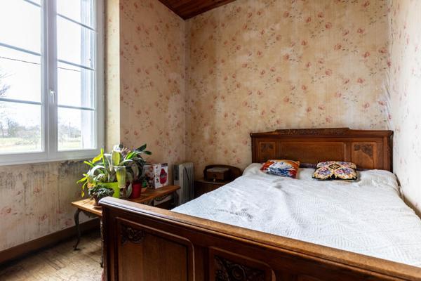 Maison historique – Ancienne partie d’un château + dépendances sur 31 ha