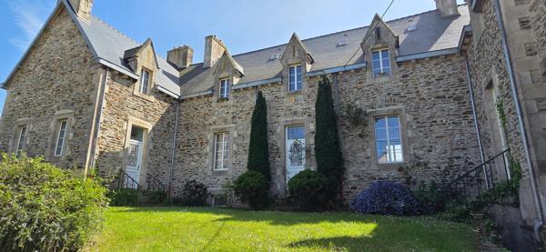 Magnifique Manoir en plein coeur de bourg
