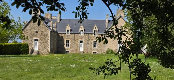 Magnifique Manoir en plein coeur de bourg