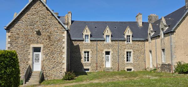 Magnifique Manoir en plein coeur de bourg