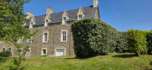 Magnifique Manoir en plein coeur de bourg