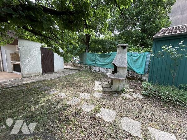 Maison mitoyenne d'un coté