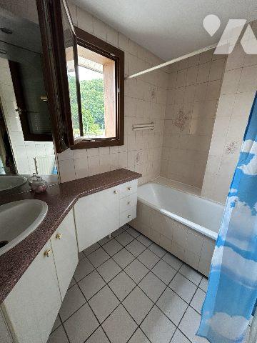 Maison mitoyenne d'un coté
