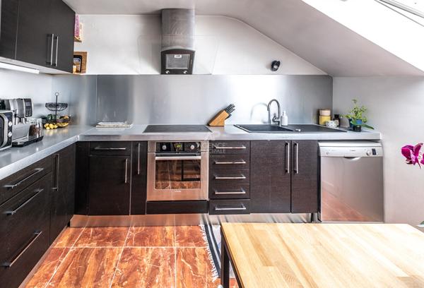 Versailles Notre-Dame Appartement 4 pièces 85m² au sol situé au dernier étage €540 000 ** - Référence 27561