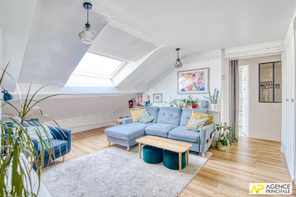 Versailles Notre-Dame Appartement 4 pièces 85m² au sol situé au dernier étage €540 000 ** - Référence 27561