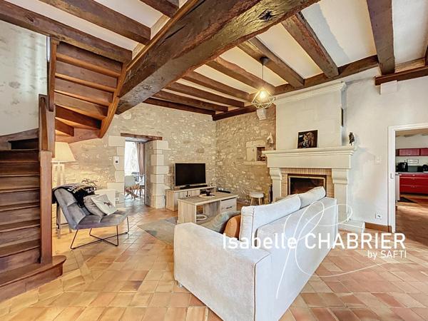 HUILLE, MAISON DE VILLAGE AVEC BEAUX VOLUMES