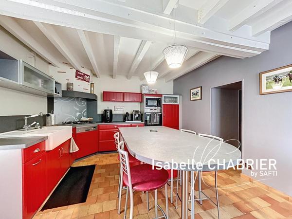 HUILLE, MAISON DE VILLAGE AVEC BEAUX VOLUMES