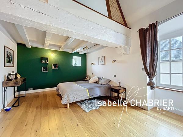 HUILLE, MAISON DE VILLAGE AVEC BEAUX VOLUMES