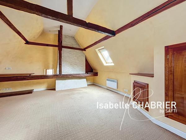 HUILLE, MAISON DE VILLAGE AVEC BEAUX VOLUMES