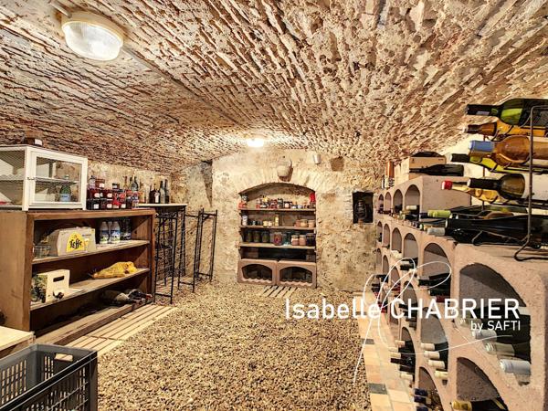 HUILLE, MAISON DE VILLAGE AVEC BEAUX VOLUMES