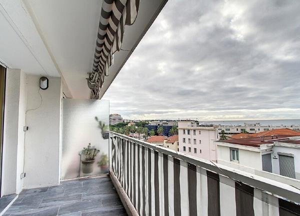 Appartement à vendre    2 pièces • 53,46 m2 Juan-les-Pins - Antibes