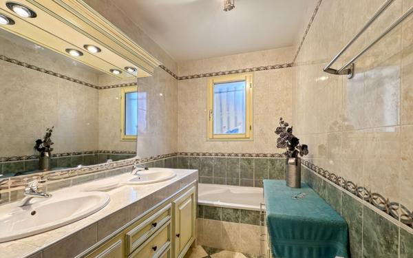 Maison à vendre    4 pièces • 90 m2 Cornille