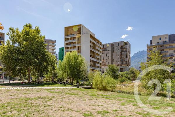 Appartement F4 à vendre  4 pièces - 81 m 2   GRENOBLE  - 38