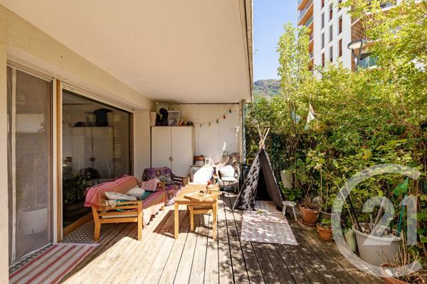 Appartement F4 à vendre  4 pièces - 81 m 2   GRENOBLE  - 38
