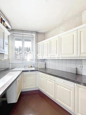 Appartement traversant avec vue dégagée et projet d’ascenseur