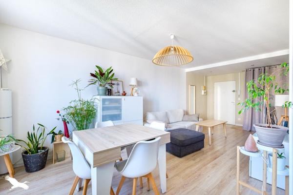 Appartement à vendre |                                       Saint-Priest |                                        3 pièces  |  75 m²